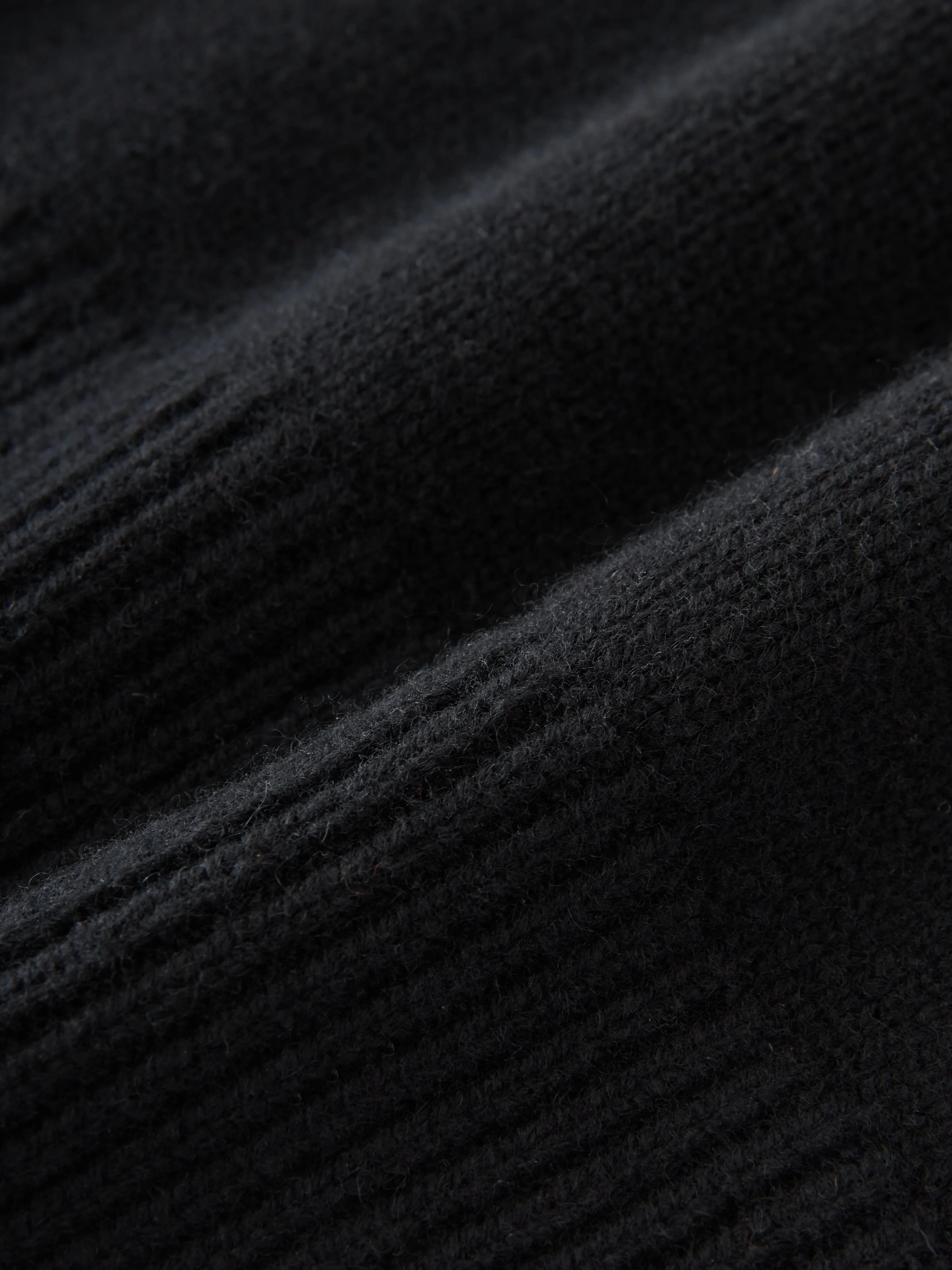 Gomes Knit in Black